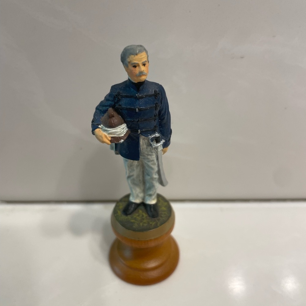Franklin Mint Bishop Piece - The Queen's Forces Against the Mutineers